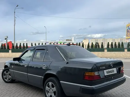 Mercedes-Benz E 230 1991 года за 2 800 000 тг. в Караганда – фото 3