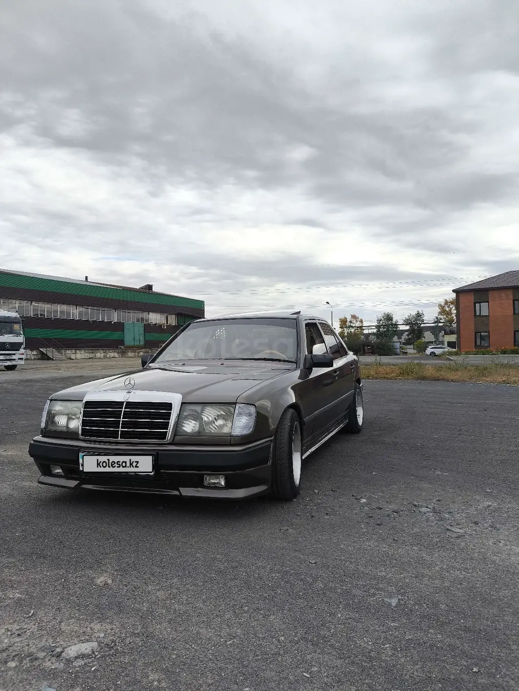 Mercedes-Benz E-Class, 1986