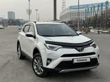 Toyota RAV4 2017 года за 14 500 000 тг. в Алматы