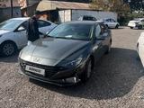 Hyundai Elantra 2022 года за 7 800 000 тг. в Алматы – фото 2