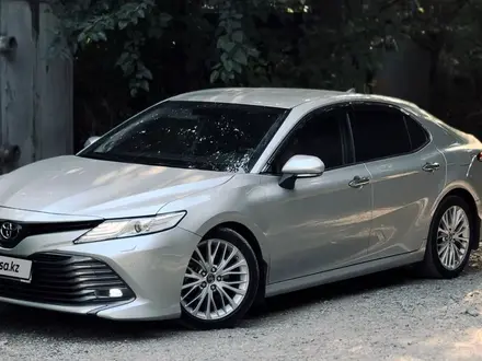 Toyota Camry 2019 года за 12 500 000 тг. в Астана – фото 2
