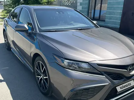 Toyota Camry 2021 года за 15 000 000 тг. в Тараз – фото 2