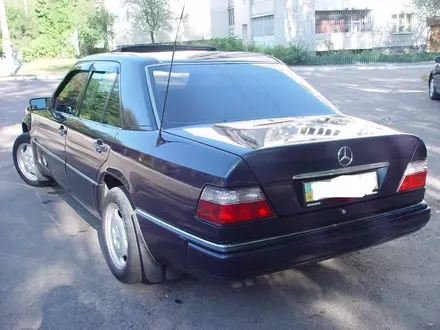 Mercedes-Benz E 200 1994 года за 250 000 тг. в Караганда