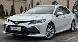Toyota Camry 2023 года за 18 500 000 тг. в Тараз – фото 2