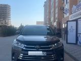 Toyota Highlander 2019 года за 14 300 000 тг. в Актау