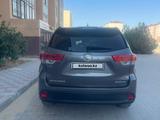 Toyota Highlander 2019 года за 14 300 000 тг. в Актау – фото 4