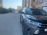 Toyota Highlander 2019 года за 14 300 000 тг. в Актау – фото 2