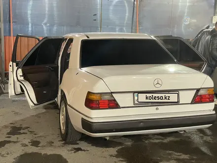 Mercedes-Benz E 300 1990 года за 1 900 000 тг. в Алматы – фото 7