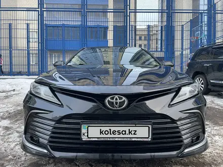 Toyota Camry 2021 года за 14 100 000 тг. в Астана – фото 2