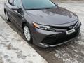 Toyota Camry 2019 года за 9 100 000 тг. в Кульсары – фото 2