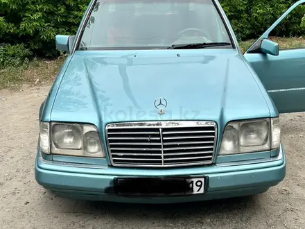 Mercedes-Benz E 220 1994 года за 1 900 000 тг. в Талдыкорган – фото 2