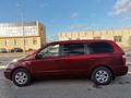 Kia Carnival 2005 года за 5 500 000 тг. в Жанаозен – фото 2