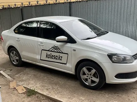 Volkswagen Polo 2015 года за 3 600 000 тг. в Актобе – фото 2