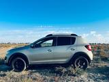 Renault Sandero Stepway 2015 годаүшін3 200 000 тг. в Атырау – фото 2