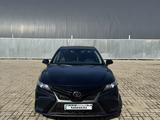 Toyota Camry 2023 года за 11 500 000 тг. в Актобе