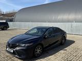 Toyota Camry 2023 года за 11 500 000 тг. в Актобе – фото 5