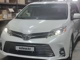 Toyota Sienna 2017 года за 16 500 000 тг. в Атырау