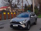 Toyota RAV4 2022 года за 20 000 000 тг. в Алматы – фото 2