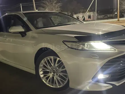 Toyota Camry 2019 года за 10 000 000 тг. в Актау – фото 2