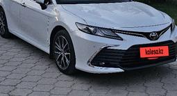 Toyota Camry 2022 года за 15 400 000 тг. в Атырау