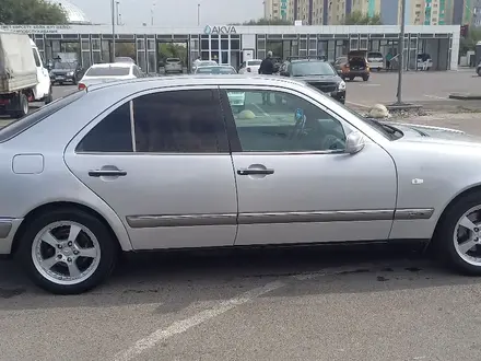 Mercedes-Benz E 230 1996 года за 2 900 000 тг. в Алматы – фото 5