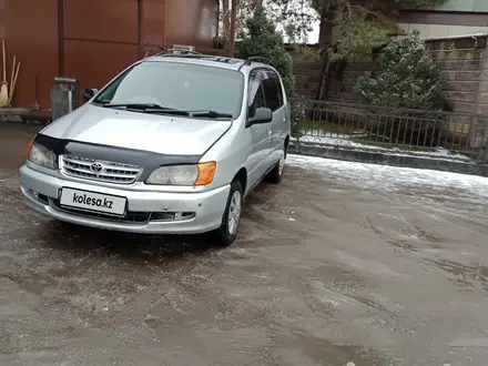 Toyota Ipsum 1997 года за 3 100 000 тг. в Алматы