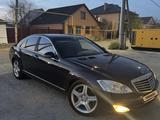 Mercedes-Benz S 550 2006 года за 5 000 000 тг. в Атырау – фото 5