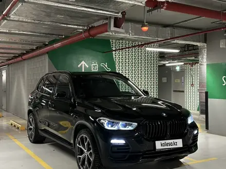 BMW X5 2019 года за 34 500 000 тг. в Астана – фото 2