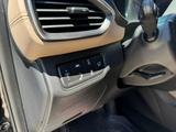 Hyundai Santa Fe 2020 годаүшін10 600 000 тг. в Актау – фото 5