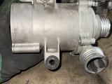 Помпа насос системы охлаждения двс двигателя за 100 000 тг. в Алматы