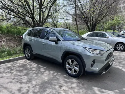 Toyota RAV4 2019 года за 13 000 000 тг. в Алматы – фото 4