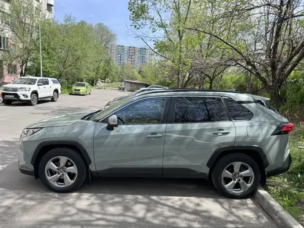 Toyota RAV4 2019 года за 13 000 000 тг. в Алматы – фото 2