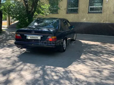 Mercedes-Benz E 200 1992 года за 1 500 000 тг. в Караганда – фото 3