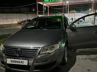 Volkswagen Passat 2005 годаүшін3 500 000 тг. в Шымкент