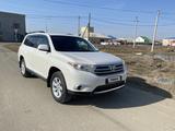 Toyota Highlander 2013 года за 8 800 000 тг. в Атырау