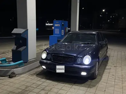 Mercedes-Benz E 320 1998 года за 2 200 000 тг. в Караганда