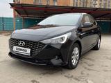 Hyundai Accent 2022 года за 9 200 000 тг. в Актобе – фото 2