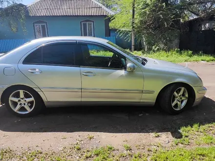 Mercedes-Benz C 200 2001 года за 2 500 000 тг. в Алматы – фото 4