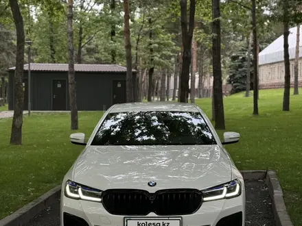 BMW 530 2023 года за 30 000 000 тг. в Алматы