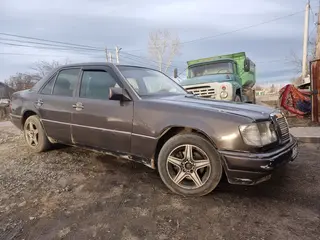 Mercedes-Benz E-Class, 1993