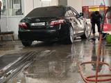 Toyota Camry 2010 года за 7 500 000 тг. в Актобе – фото 2