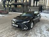 Toyota Camry 2023 года за 15 700 000 тг. в Астана