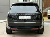 Land Rover Range Rover SE 2025 года за 111 734 000 тг. в Алматы – фото 5