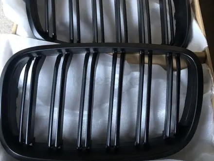 Решетка радиатора ноздри BMW X6 за 25 000 тг. в Алматы – фото 3
