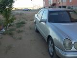 Mercedes-Benz E 230 1998 годаfor2 550 000 тг. в Байконыр – фото 4