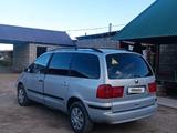 Volkswagen Sharan 2002 годаfor2 600 000 тг. в Шымкент