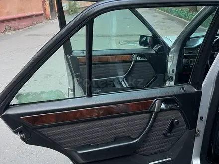 Mercedes-Benz E 320 1993 года за 2 100 000 тг. в Астана – фото 19