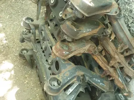 Балка задняя, передняя на Mercedes Benz за 15 000 тг. в Алматы