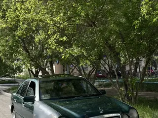 Mercedes-Benz E 230