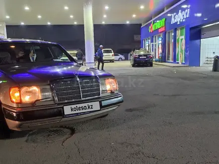 Mercedes-Benz E 230 1992 года за 2 300 000 тг. в Алматы